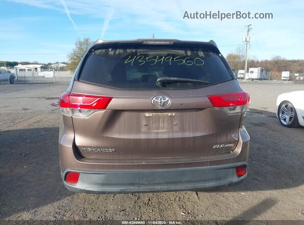 5TDJZRFH1HS425974 2017 TOYOTA LE Brown 