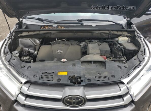 5TDJZRFH4JS869940 2018 TOYOTA HIGHLANDER Gray ძრავის განყოფილების ხედი