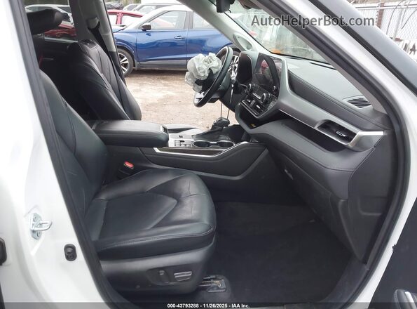 5TDKDRAH7PS025989 2023 TOYOTA HIGHLANDER Белый Вид салона спереди