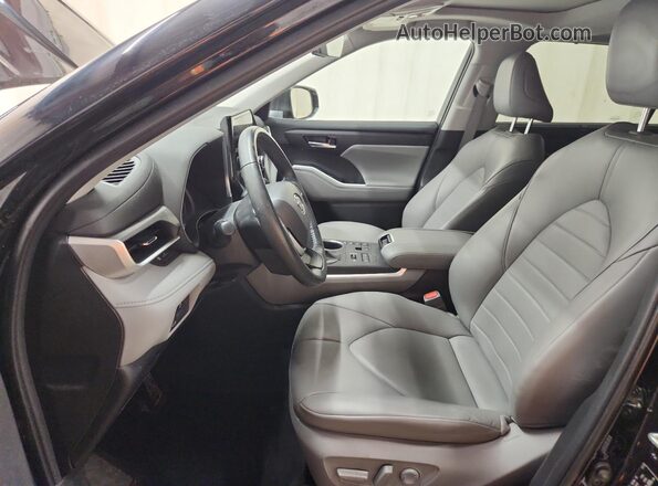 5TDKDRBH0PS016467 2023 TOYOTA HIGHLANDER Black Widok wnętrza z przodu