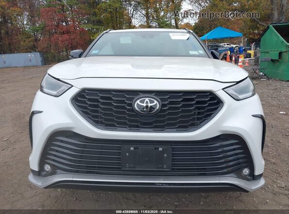 5TDKDRBH1PS015697 2023 TOYOTA HIGHLANDER White ხელსაწყოთა პანელის ხედი