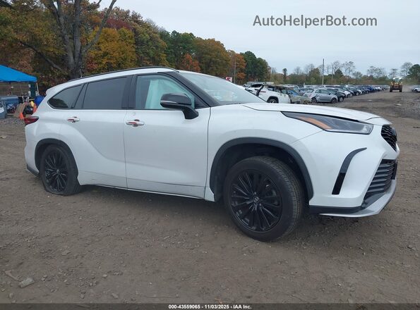 5TDKDRBH1PS015697 2023 TOYOTA HIGHLANDER White უკანა სალონის ხედი