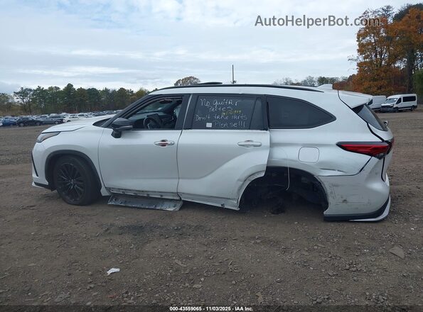 5TDKDRBH1PS015697 2023 TOYOTA HIGHLANDER White სალონის 360-გრადუსიანი ხედი