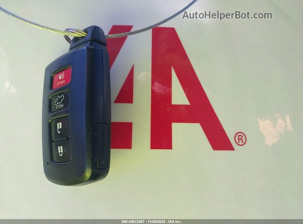 5TDKKRFH8GS506428 2016 TOYOTA LE Серебряный Вид панели приборов