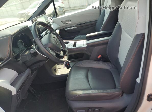 5TDXRKEC0MS009027 2021 TOYOTA SIENNA White Widok wnętrza z przodu