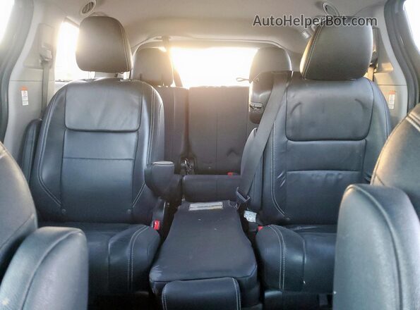 5TDXZ3DC1HS865062 2017 TOYOTA SIENNA Silver 