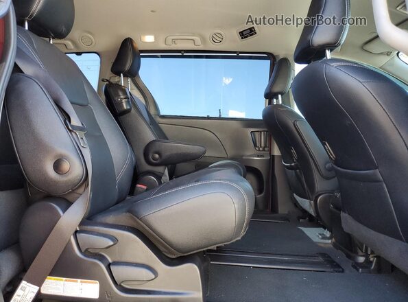 5TDXZ3DC5LS043700 2020 TOYOTA SIENNA Red Widok wnętrza z tyłu