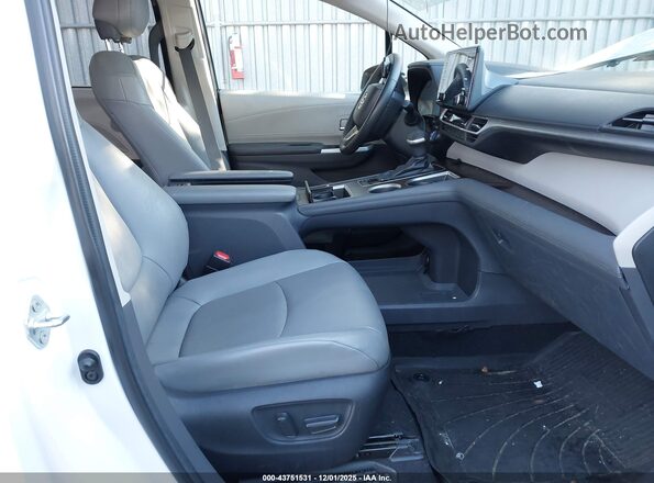 5TDYRKEC6NS136032 2022 TOYOTA LE Белый Вид салона спереди