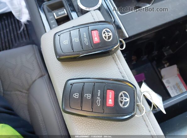 5TFJC5DB7RX049883 2024 TOYOTA LIMITED Dark Blue Vista del salpicadero