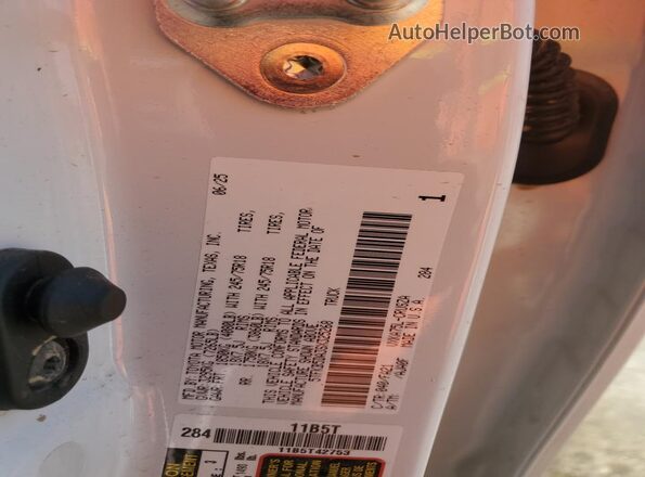 5TFKB5DA3SX325268 2025 TOYOTA LE White Engine compartment view