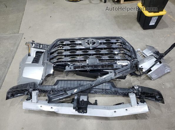 5TFNA5DB9SX317698 2025 TOYOTA TUNDRA Silver Vista del compartimento del motor