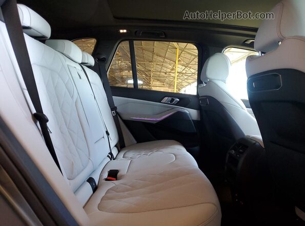 5UX13EU02S9Y27286 2025 BMW X5 Silver 