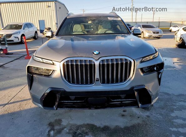 5UX23EM00S9W65176 2025 BMW X7 Серебряный Вид спереди