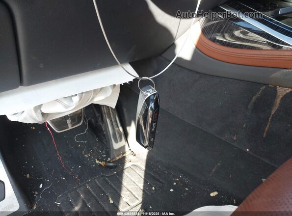 5UX23EM01P9N95968 2023 BMW X7 White Առջևի վահանակի տեսք