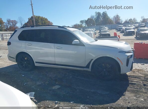 5UX23EM01P9N95968 2023 BMW X7 White Սալոնի հետևի տեսք