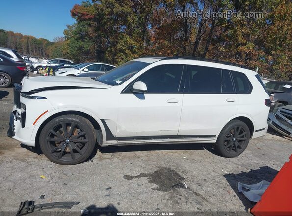 5UX23EM01P9N95968 2023 BMW X7 White Սալոնի 360 աստիճան տեսք