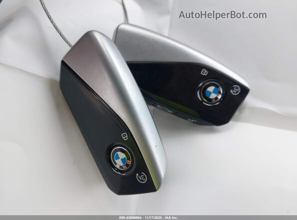 5UX23EM01T9082147 2026 BMW X7 Gray წინა პანელის ხედი