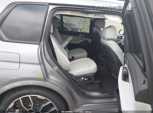 5UX23EM01T9082147 2026 BMW X7 Gray VIN კოდის სტიკერის ხედი