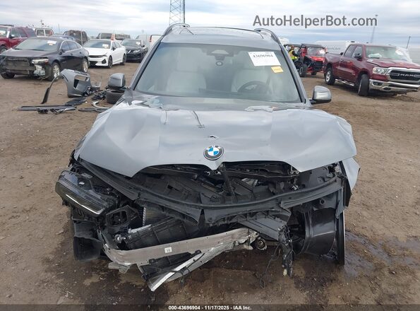 5UX23EM01T9082147 2026 BMW X7 Gray წინა ხედი