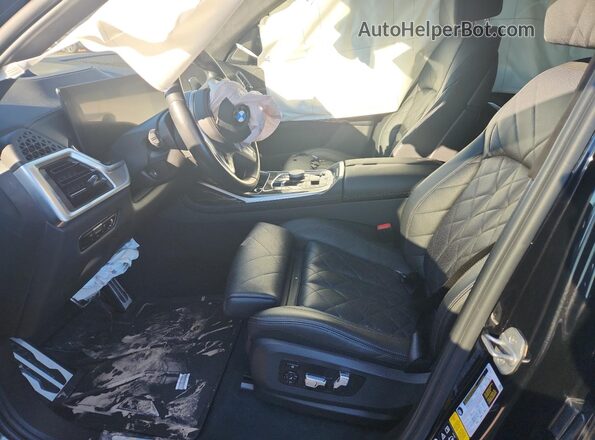 5UX23EM04P9P25905 2023 BMW X7 Black წინა სალონის ხედი