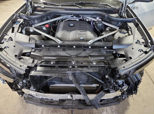 5UX23EM04T9075466 2026 BMW X7 White Вид підкапотного простору