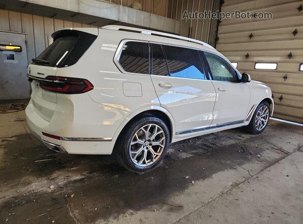5UX23EM04T9075466 2026 BMW X7 White Задня права чверть