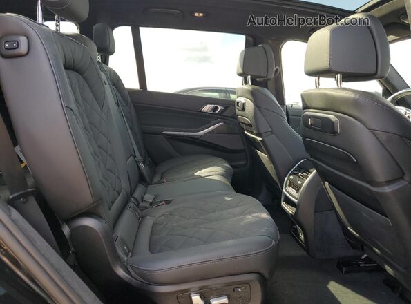 5UX23EM06R9U16116 2024 BMW X7 Black Հետևի նստատեղերի տեսք