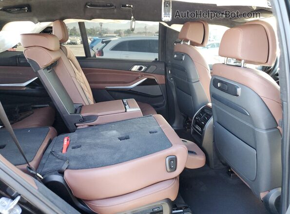 5UX23EM06R9W11407 2024 BMW X7 Черный Вид задней части салона
