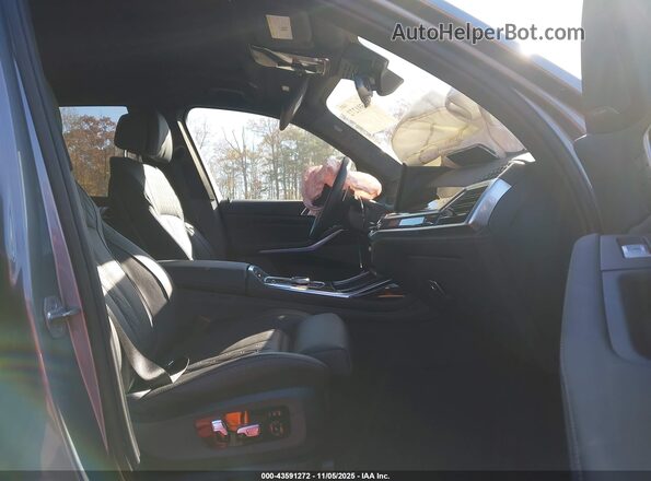 5UX23EM08R9V77437 2024 BMW X7 Gray Вид салону спереду