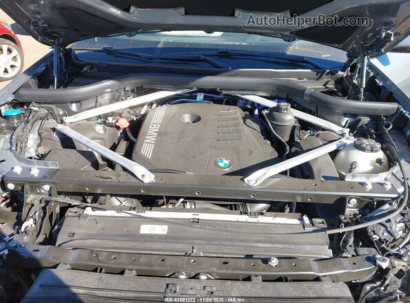 5UX23EM08R9V77437 2024 BMW X7 Gray Вид ззаду