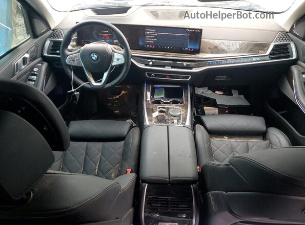 5UX23EM09S9X62232 2025 BMW X7 Gray Вид панелі приладів