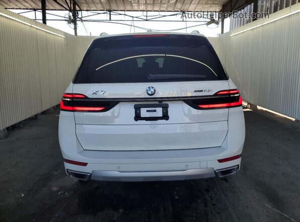 5UX23EM09S9Z52001 2025 BMW X7 White Rear view