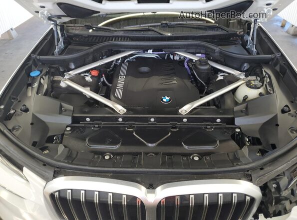 5UX23EM09S9Z52001 2025 BMW X7 White Engine compartment view