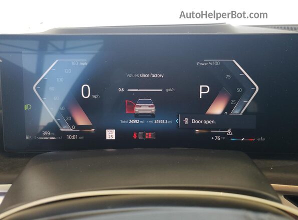 5UX23EM09S9Z52001 2025 BMW X7 White Instrument cluster view