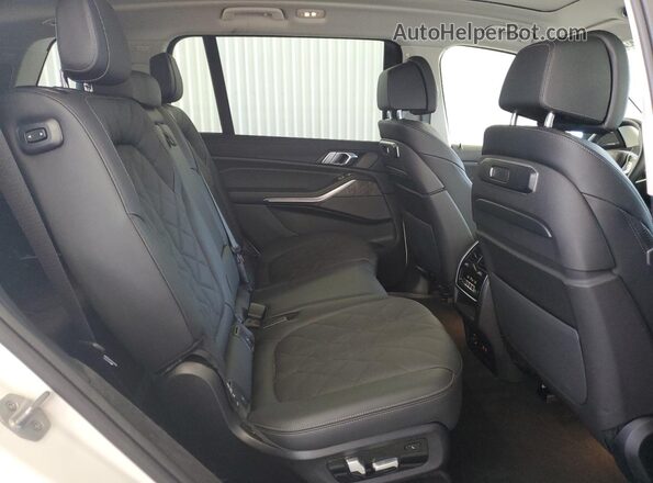 5UX23EM09S9Z52001 2025 BMW X7 White Rear interior view