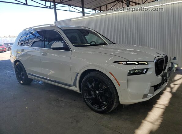 5UX23EM09S9Z52001 2025 BMW X7 White Front right
