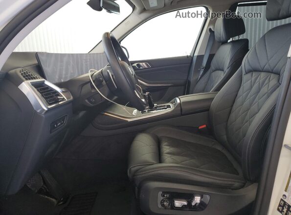 5UX23EM09S9Z52001 2025 BMW X7 White Front interior view