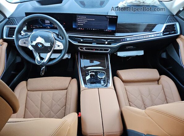 5UX23EM0XT9075276 2026 BMW X7 Белый Вид панели приборов