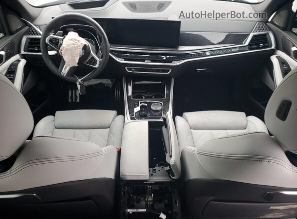 5UX23EU00R9U05418 2024 BMW X5 Gray Вид панелі приладів