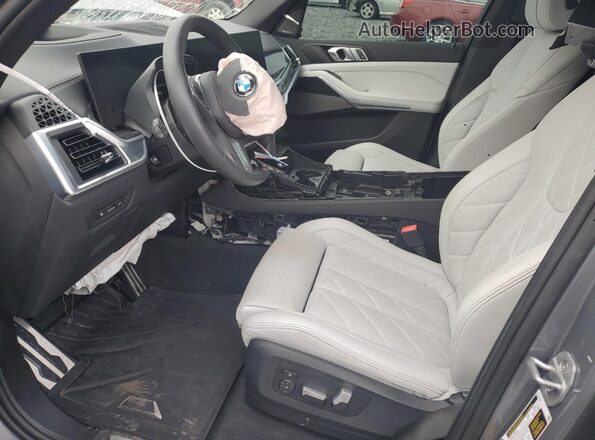 5UX23EU00R9U05418 2024 BMW X5 Gray Вид салону спереду