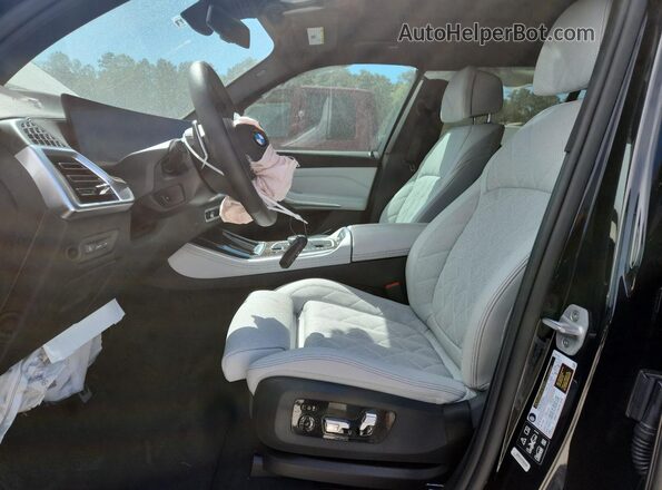5UX23EU01S9X98707 2025 BMW X5 Black Front interior view