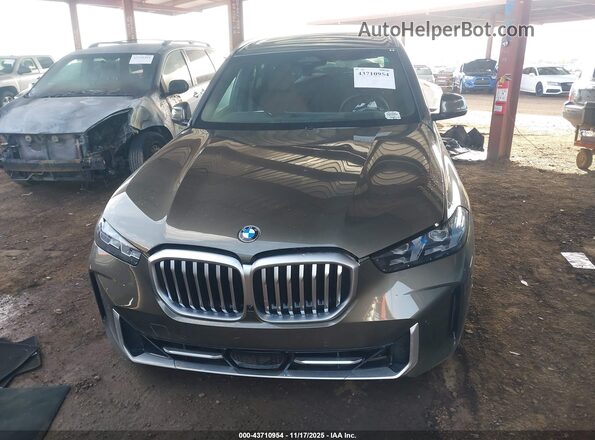 5UX23EU01T9048743 2026 BMW X5 Коричневый Вид задней части салона