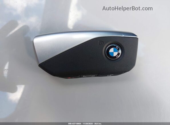 5UX23EU01T9048743 2026 BMW X5 Коричневый Вид панели приборов