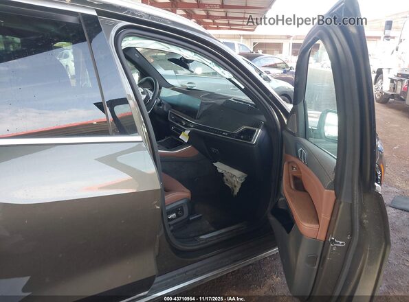 5UX23EU01T9048743 2026 BMW X5 Коричневый Вид салона спереди