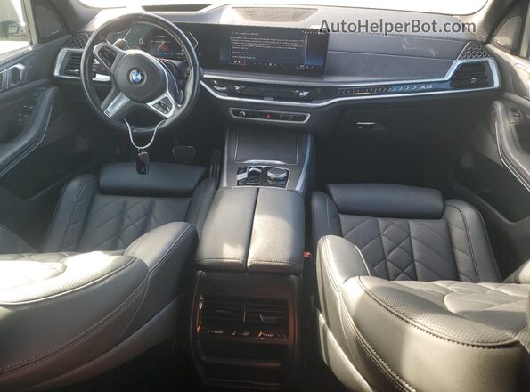 5UX23EU02R9S65436 2024 BMW X5 Gray Vista del salpicadero