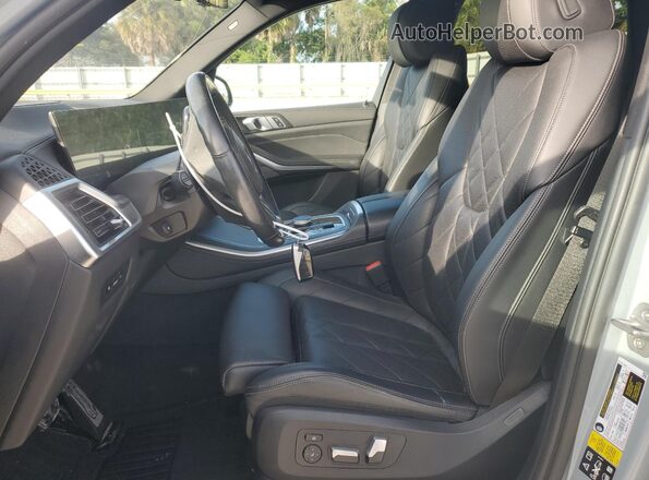5UX23EU02R9S65436 2024 BMW X5 Gray Vista interior delantera