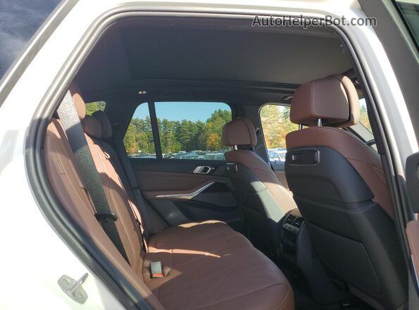 5UX23EU02R9U77172 2024 BMW X5 White Вид задньої частини салону