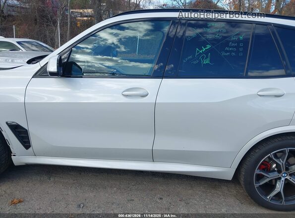 5UX23EU05R9U06578 2024 BMW X5 White 360 interior view