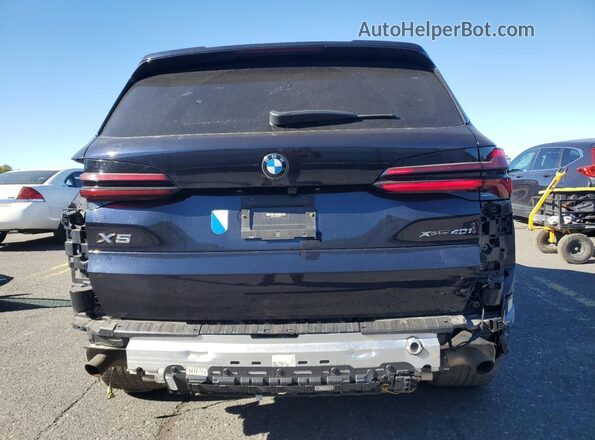 5UX23EU07R9S36319 2024 BMW X5 Blue Widok z tyłu