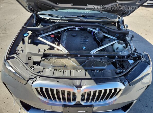 5UX23EU07R9V45952 2024 BMW X5 Gray Շարժիչի բաժամունքի տեսք